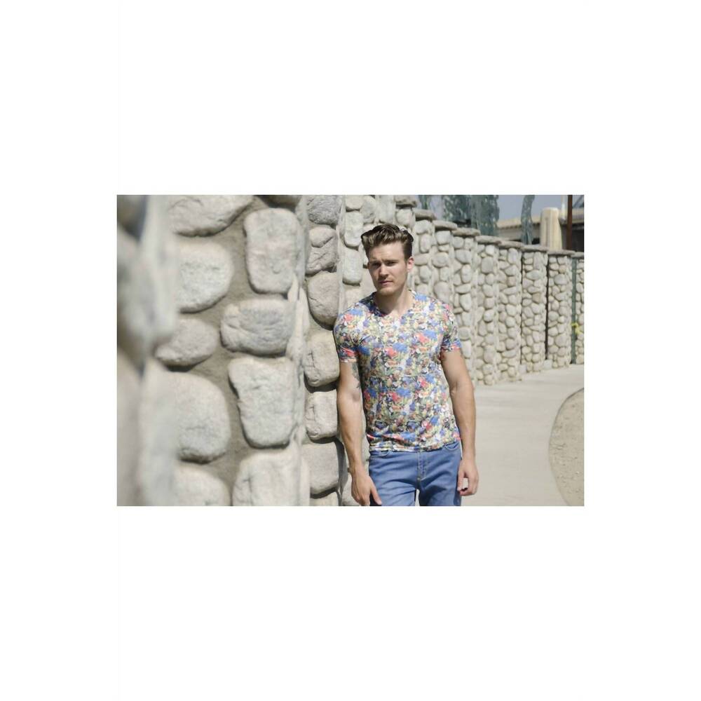 NEW EIGHT X tropical parrot print v-neck t-shirt in blue